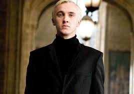 Harry a tiltott rengetegben farkasszemet néz voldemorttal. Pasival Csokolozik Uj Filmjeben Draco Malfoy Humen Online