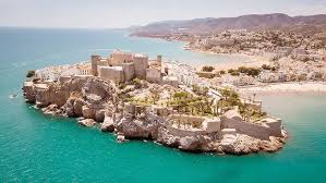 Revivez l'histoire du Château de Peñíscola #MéditerranéeEnAction - YouTube