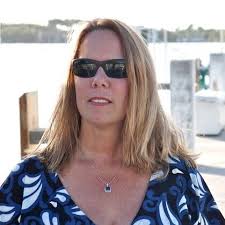 Janet Devries's Instagram, Twitter & Facebook