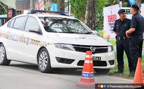 Memegang atau menyimpan kad pengenalan orang lain adalah menjadi satu kesalahan. Tidak Membawa Kad Pengenalan Atau Tertinggal Boleh Didenda Maksimum Rm20 000 Atau Penjara 3 Tahun Tanya Peguam Anda