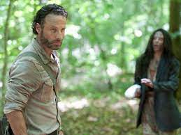 In the walking dead wird die welt von einer geheimnisvollen zombieseuche heimgesucht und die menschen finden sich am rande ihrer existenz wieder. The Walking Dead Recap Zu Folge 1 Kein Tag Ohne Ungluck Aus Staffel 4 Netzwelt