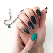 Puede recrear este aspecto o tener todas las uñas claras y negras. 44 Unas Modernas Para Que Luzcas Super Guapa Te Encantaran Fake Nails Perfect Nails Manicure