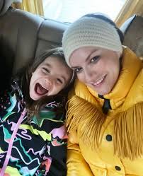 Ecco gli scatti pubblicati su instagram della piccola paola carta, che lo scorso 8 febbraio ha compiuto sono passati due anni dalla nascita di paola, la figlia di laura pausini e paolo carta, il musicista con cui la cantante italiana più amata del mondo fa. Noi Fan Di Laura Pausini E La Figlia Paola Facebook