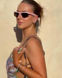 Catherine Peach a maintenant les cheveux roses et tu dois voir ça