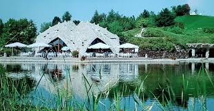 Restaurant Cafe Am See Im Britzer Garten 1985 Als Bundesgartenschau Gelande Eingeweiht Garten Spielplatz Garten Spielplatz