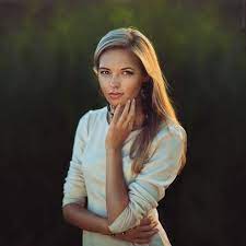 25 Professional Portrait Photography Examples And Tips For Beginn Portrait Photography Women Professional Portrait Photography Photography Inspiration Portrait