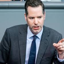 An diesem sonntagabend liefern sich die drei kanzlerkandidaten von union, spd und. Parallelen Zu Helmut Kohl Ruckenwind Aus Der Fdp Fur Cdu Kanzlerkandidat Armin Laschet Shz De