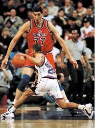 Big Man On Campus: George Muresan Shines At St. Andrew'S With Father'S  Support - The Washington Post