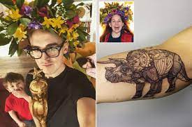 Being born on jan 28, giovanna is an aquarius and she has an average body. Tom Fletcher Unveils New Dinosaur Tattoo Tribute To I M A Celeb Winner Gi And Kids Mirror Online