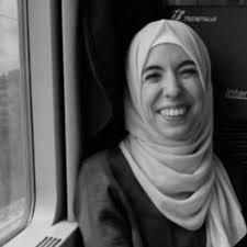 Questionnaire or games to measure leadership characteristics?