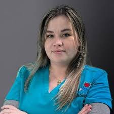 Lisandra Gil's Instagram, Twitter & Facebook