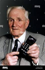 Desmond llewelyn hi-res stock photography and images