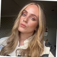 Emily Redding's Instagram, Twitter & Facebook