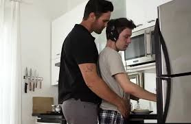 Mi padre me termina de criar con su lechita - Relaróticos