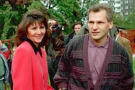 Showing editorial results for jolanta kwasniewska. Tak Bogacili Sie Kwasniewscy Przez 25 Lat Analiza Rok Po Roku