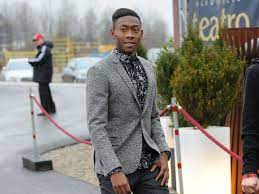 Arjen robbens sternbild ist fische und er ist jetzt 37 jahre alt. Bayern Star Alaba Verklagt Vorbesitzer Seiner Grunwalder Villa Munchen Landkreis