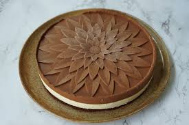 Entremets Aux 2 Chocolats Et Son Biscuit Chocolate Au Streusel En 2020 Dessert Chocolat Faire Fondre Du Chocolat