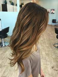 Mais votre nouvelle couleur doit s'accorder à la fois avec la couleur noisette de vos yeux et votre teint. Le Balayage Pour Brune Quelle Est La Meilleure Option Personnalise Archzine Fr Cheveux Cheveux Bruns Coiffure