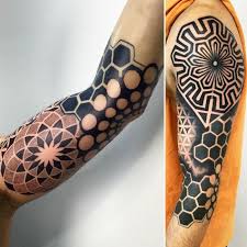 This article reviews 100 photos of tattoos that incorporate geometric shapes into the imagery. 100 Geometric Tattoo Designs Meanings Shapes Patterns Of 2019