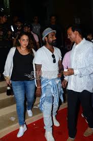 Know about some cool moves and the right attitude required to dance. Dancer Remo D Souza In Tow With His Wife Lizelle At The Justin Bieber Purpose Tour Concert In India Remo D Souza Justin Bieber Bollywood