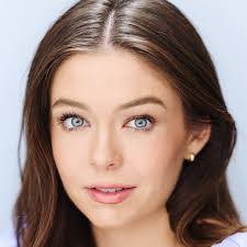 Ellie Smith's Instagram, Twitter & Facebook