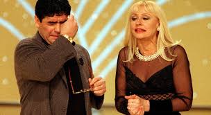 La artista, también considerada la gran showgirl de la televisión italiana, atravesó en lo últimos meses con enorme discreción una enfermedad que la apartó. Raffaella Carra Maradona Amico Generoso Sei Sempre Vivo Nel Mio Cuore L Ultimo Messaggio Per Il Compleanno Il Mattino It