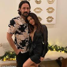  7   8  en septiembre de 2019, anunciaron que esperaban un hijo juntos. Jenna Dewan Takes The Plunge In Saucy Party Dress While Getting Flirty With Fiance Steve Kazee Aktuelle Boulevard Nachrichten Und Fotogalerien Zu Stars Sternchen