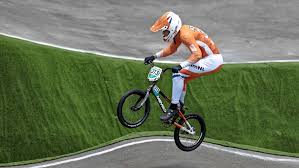 In bmx games cross je met je mountainbike op heuvelig terrein. Fsajgqzvkpt5um