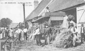 Démonstration de battage à l'ancienne en marge des courses hippiques. En Morvan Le Battage Du Ble Carte Postale Ancienne Et Vue D Hier Et Aujourd Hui Geneanet
