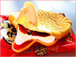 Its Fish Shaped Bread It Has Red Bean And Vanilla Ice Cream Inside Its So Delicious And Popular In Korean And Japanpictwittercom 5ea19qbi4q Its Fish S