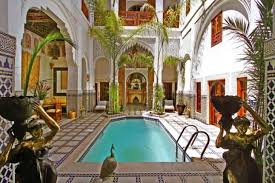 Luxe Et Volupte Sont Les Maitres Mots Du Riad Esprit Du Maroc Un Palais Du Xviiie Siecle Temoignage De L Histoire Et De L Cool Pools Pool Landscaping Morocco