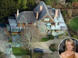 Martha Stewart From Celebrity Homes In The Hamptons Celebrity Houses Celebrity Mansions Mansions