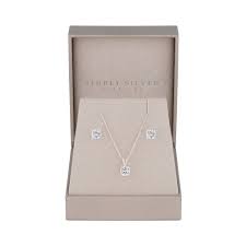 Can A Diamond Ring Be Worn In The Shower? - Martin Jewelry