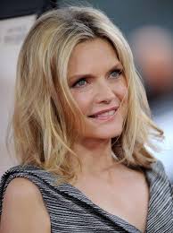 Michelle Pfeiffer Photos Photos People Like Us Premiere Medium Length Hair Styles Hair Lengths Older Women Hairstyles
