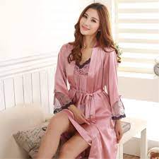 Kemudian sisa bajuku dilepas semua hingga aku bugil. Awali Malam Panasmu Dengan 10 Baju Tidur Satin Wanita Yang Seksi