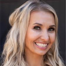 Lindsay Ruggeri's Instagram, Twitter & Facebook