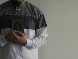 … dan perangilah kaum musyrikin itu semuanya sebagaimana mereka memerangi untuk lebih jelasnya, alasan kenapa surah at taubah tidak diawali dengan basmalah cek disini. Kenapa Surah At Taubah Tiada Lafaz Bismallah Pada Permulaan Ayat