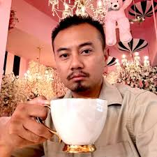 What to use in the screw hole when replacing plastic oil filter cap?