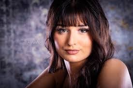 Adele Conway's Instagram, Twitter & Facebook