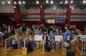 Una vacuna contra el coronavirus que comenzó a aunque algunas comunidades autónomas publican sus datos sobre cómo avanza la vacunación en sus territorios, no se hace de manera regular en todas. Argentina Vacuna Contra El Covid 19 En Estadios De Futbol