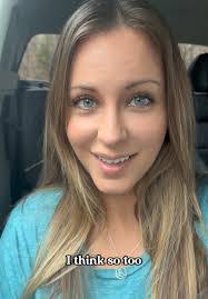 Sara Steer's Instagram, Twitter & Facebook