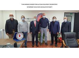 400'ü aşan öğrencisi ve 100'e yaklaşan nitelikli öğretim elemanı kadrosuyla diğer veteriner. Tvhb Merkez Konseyi Nin Afyon Kocatepe Universitesi Veteriner Fakultesi Dekanligi Ziyareti Turk Veteriner Hekimleri Birligi