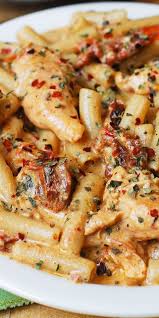 Hahnchen Mozzarella Nudeln Mit Sonnengetrockneten Tomaten Chickenpasta Pastarecipes Fitness Workouts Rezepte In 2020 Rezepte Mozzarella Nudeln Sonnengetrocknete Tomaten