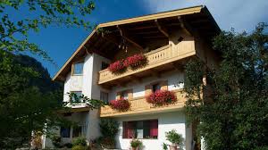 A garden and a sun terrace are provided at the apartment. Haus Eva Maria Reit Im Winkl Holidaycheck Bayern Deutschland