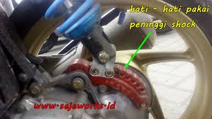 Cara pasang peninggi shock belakang beat#hondamatic #beat #peninggishok #peninggibeat #shokbekerbelakangbeat #bengkelmotor #servismotordonasi untuk anak. Daftar Ukuran Panjang Shock Belakang Motor Berbagai Ukuran