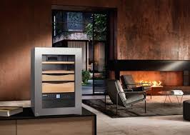 It features solid wood construction, has four beveled tempered glass top sectionals, includes a glass hygrometer. Zkes 453 Humidor Humidor Liebherr
