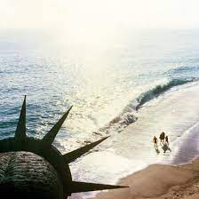 It becomes apparent that his travels in space led him back to earth in fact and this planet was. Planet Of The Apes 1968 Statue Of Liberty Photo Allposters Com