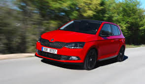 La valutazione di cinque stelle nei crash. Skoda Fabia Estate 2020 Review Carbuyer