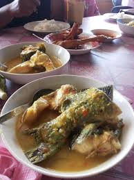 It is made with indian spices, rice, and meat usually that of chicken, goat, lamb, prawn, fish, and sometimes, in addition, eggs or vegetables such as potatoes in certain regional varieties. Scrumptious Lunch Ikan Baung Riverfish In Masak Lemak Tempoyak Coconut And Fermented Durian Curry Usually Eaten With Rice Food Eat Masak Lemak
