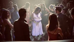 Imposters star inbar lavi makes her debut as former garden of eden resident eve in this exclusive first look at season 4 of lucifer , which will stream on netflix since fox canceled the show in may. The Wrap Dress White Worn By Eve Inbar Lavi In Lucifer S04e04 Spotern